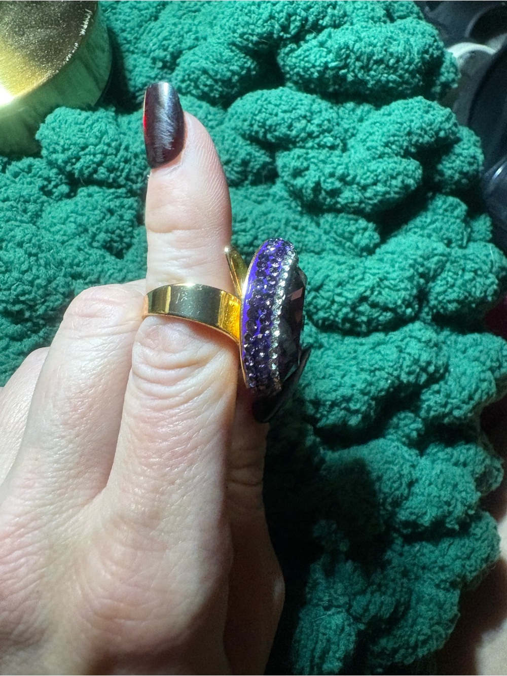 Elegant Purple Oval Crystal Statement Ring - Picture 4 of 4